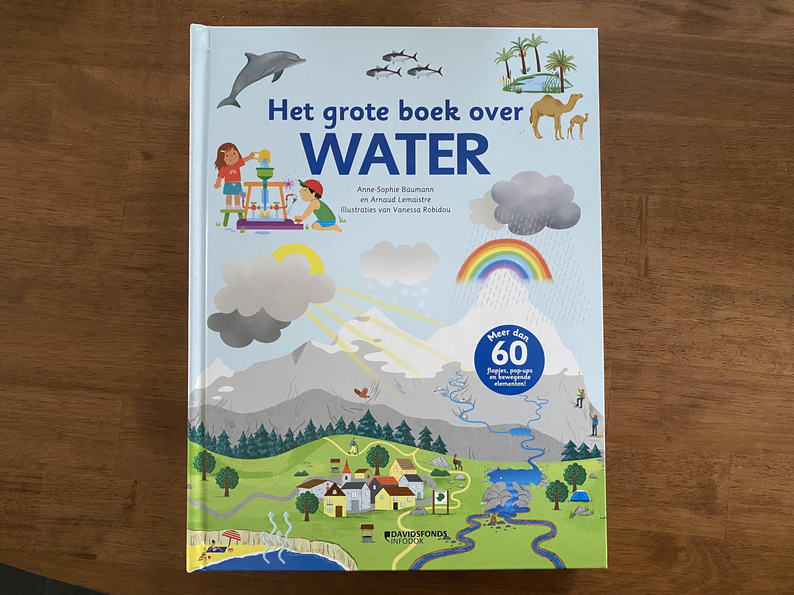 Het grote boek over WATER met meer dan 60 flapjes, pop-ups en bewegende elementen