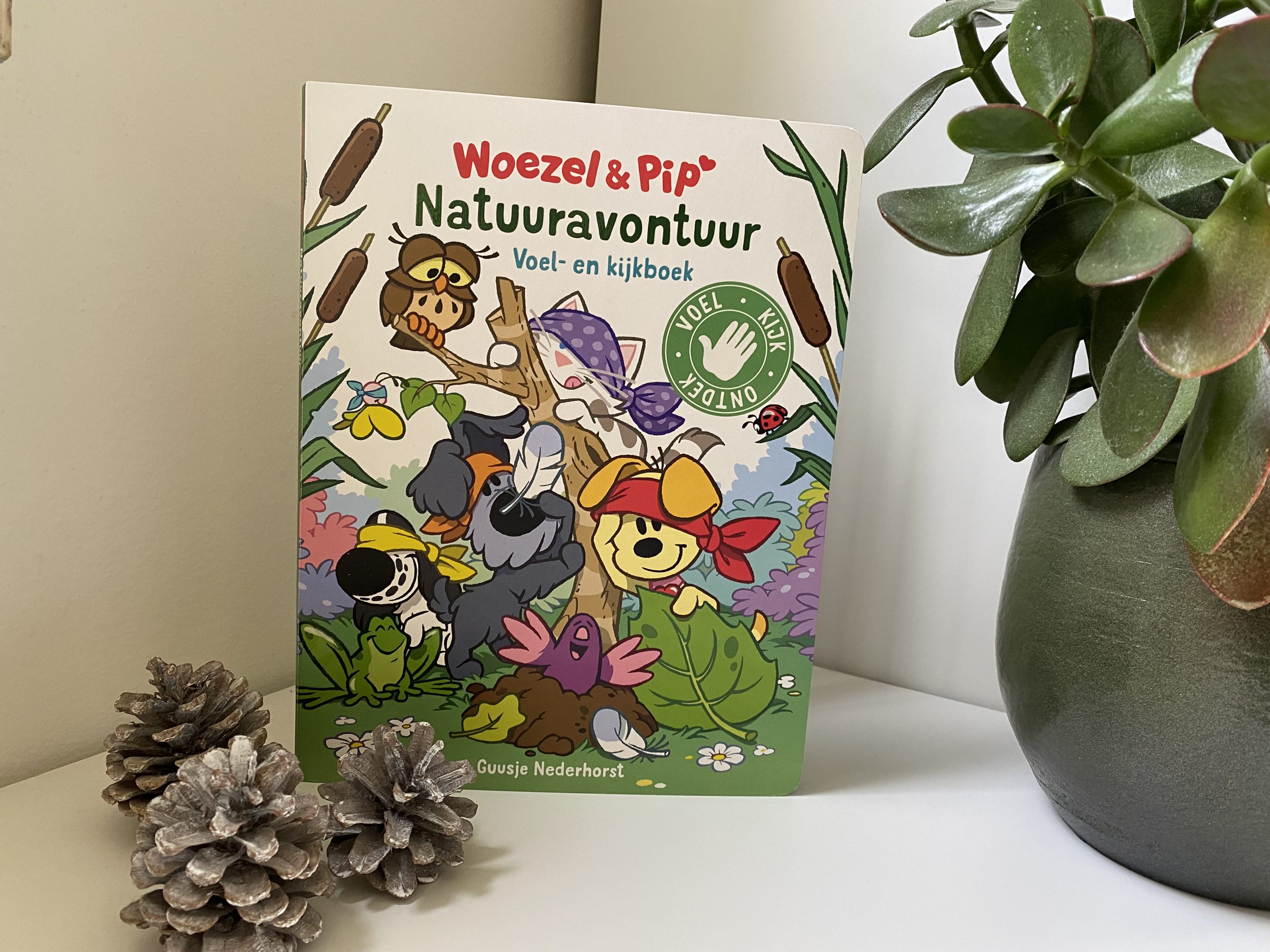 Woezel & Pip – Natuuravontuur. Een leuk en leerzaam voel- en kijkboek