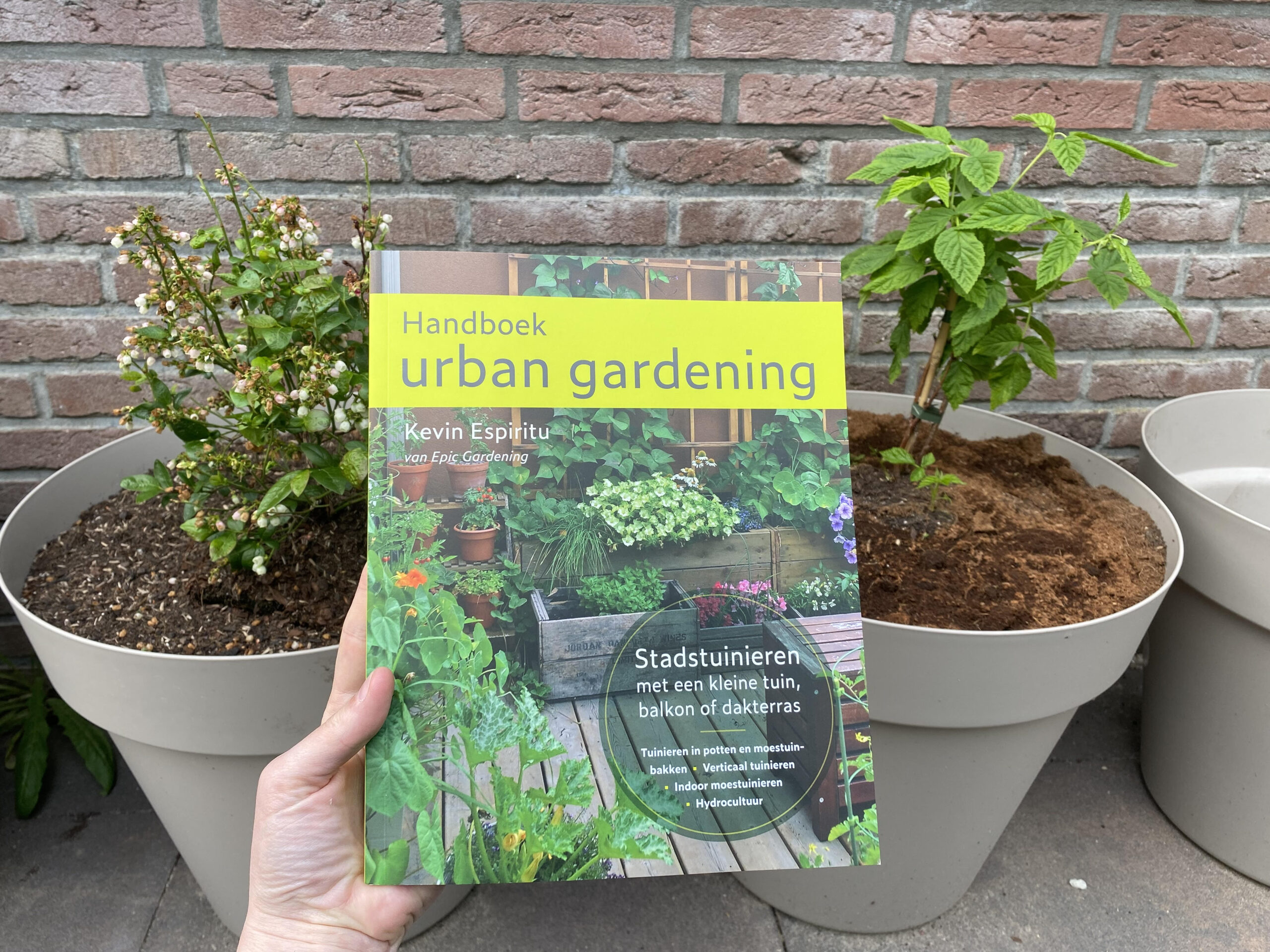 Handboek urban gardening, voor eenieder die wilt stadstuinieren