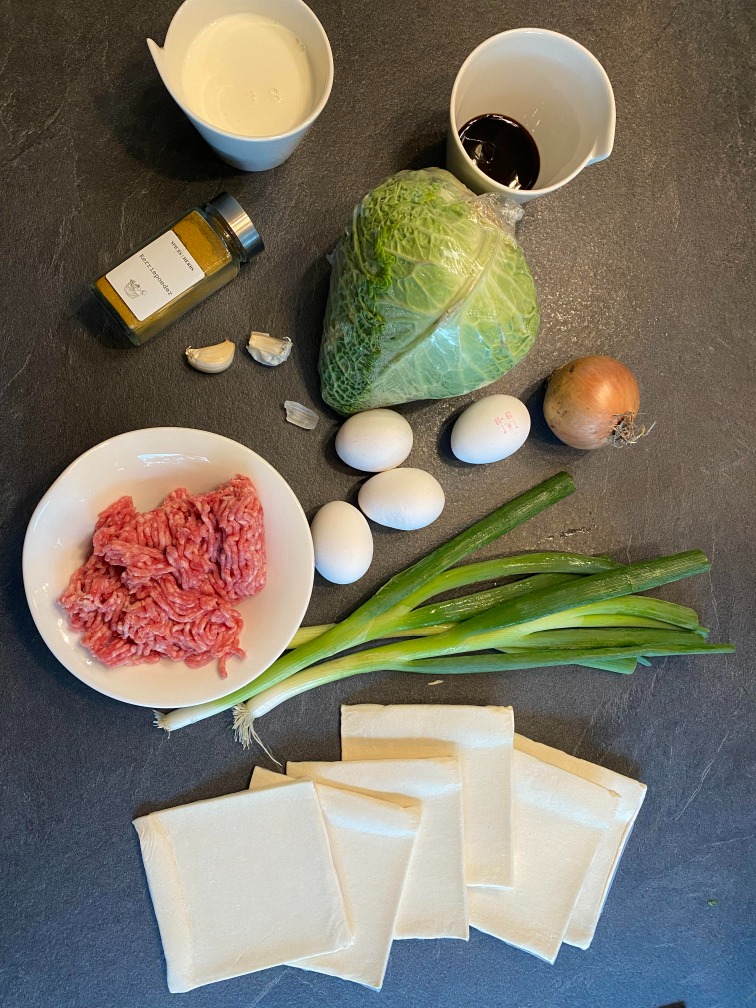 Ingrediënten voor de Savooie Spitskoolquiche. 